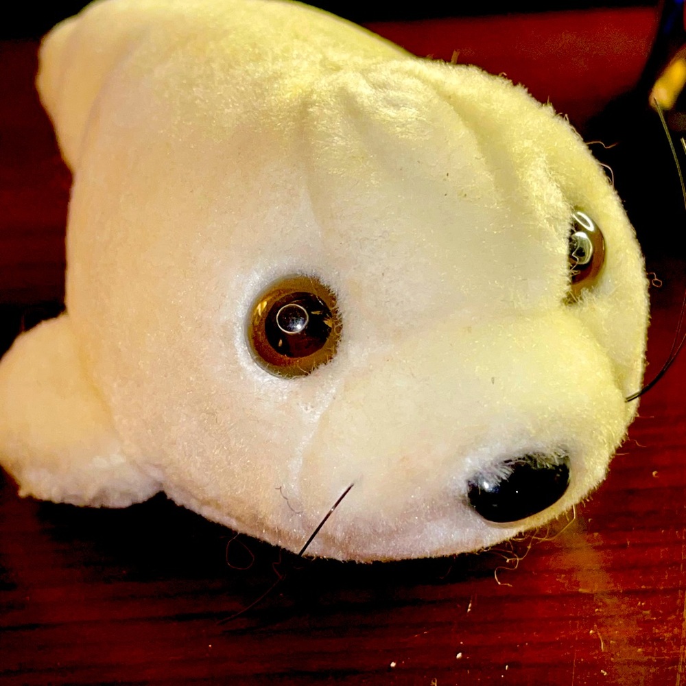 Sea World Theme Parks White Stuffed Seal.